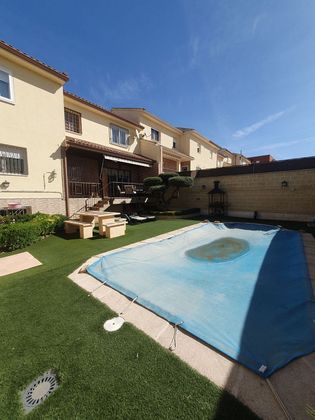 Foto 1 de Casa en venta en Esquivias de 3 habitaciones con terraza y piscina