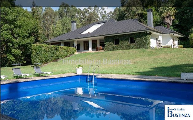 Foto 2 de Xalet en venda a Urduliz de 8 habitacions amb terrassa i piscina