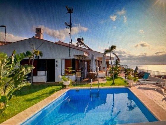 Foto 1 de Xalet en venda a Radazul de 5 habitacions amb terrassa i piscina
