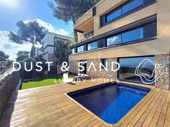Foto 1 de Xalet en venda a Botigues de Sitges - Garraf de 6 habitacions amb terrassa i piscina