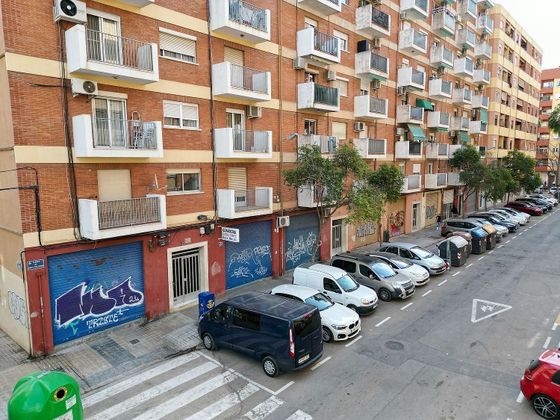Foto 1 de Local en venta en calle De Sant Columbà con terraza