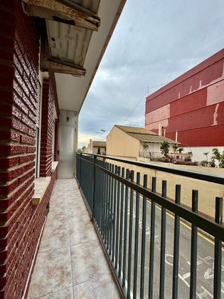 Foto 1 de Pis en venda a Pinedo de 3 habitacions amb terrassa i balcó