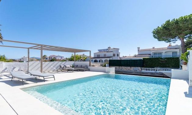 Foto 2 de Xalet en venda a calle Cap Ras de 3 habitacions amb terrassa i piscina