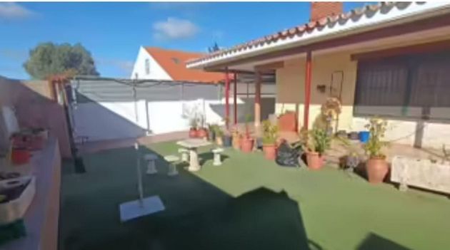 Foto 1 de Venta de chalet en La Orden de 5 habitaciones con terraza y piscina