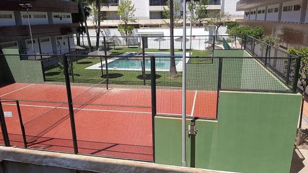 Foto 2 de Venta de piso en calle Hernán Cortés de 2 habitaciones con piscina y jardín
