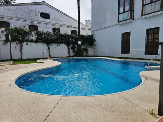 Foto 1 de Venta de dúplex en V Centenario-Piletas-Capuchinos de 3 habitaciones con piscina y garaje