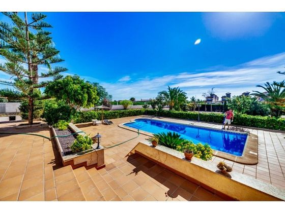 Foto 2 de Chalet en venta en Montesinos (Los) de 4 habitaciones con terraza y piscina