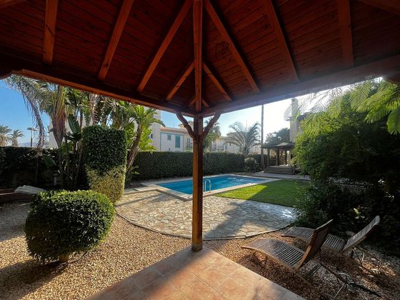 Foto 1 de Xalet en venda a avenida De Palomares de 4 habitacions amb terrassa i piscina