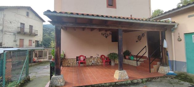 Foto 2 de Venta de chalet en Cruces de 7 habitaciones con terraza y jardín