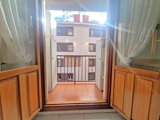 Foto 2 de Piso en venta en Santurtzi de 2 habitaciones con terraza y balcón