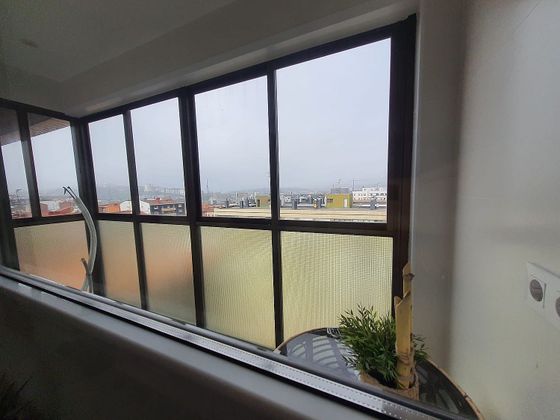 Foto 2 de Venta de piso en Centro - Desierto - Arrontegi de 3 habitaciones con balcón y aire acondicionado