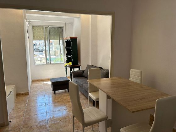 Foto 1 de Alquiler de piso en calle Sant Isidre de 2 habitaciones con muebles
