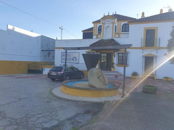 Foto 2 de Edificio en venta en carretera De Umbrete con piscina y ascensor