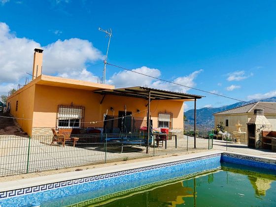 Foto 1 de Casa rural en venda a Viñuela de 4 habitacions amb terrassa i piscina