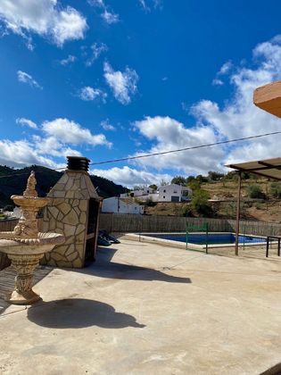Foto 2 de Casa rural en venda a Viñuela de 4 habitacions amb terrassa i piscina