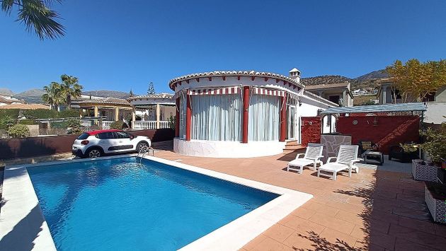 Foto 1 de Casa en alquiler en Alcaucín de 3 habitaciones con piscina y jardín