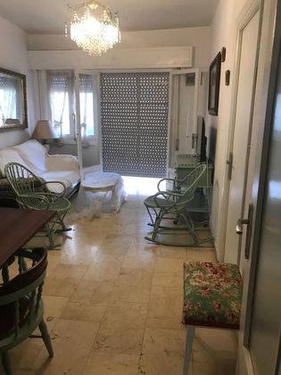 Foto 2 de Pis en lloguer a Centro - Almería de 2 habitacions amb terrassa i mobles