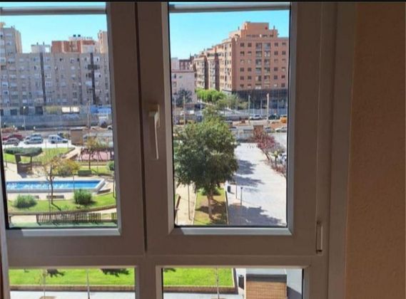 Foto 2 de Alquiler de piso en Nueva Andalucía de 3 habitaciones con muebles y ascensor