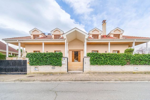 Foto 1 de Casa en venda a Zizur Mayor/Zizur Nagusia de 9 habitacions amb terrassa i piscina