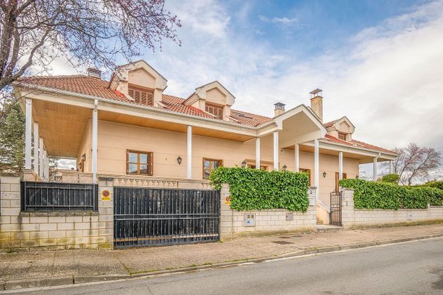 Foto 2 de Casa en venda a Zizur Mayor/Zizur Nagusia de 9 habitacions amb terrassa i piscina