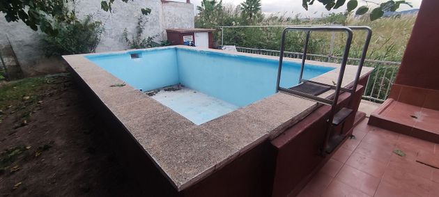 Foto 1 de Chalet en venta en El Grao de 4 habitaciones con terraza y piscina