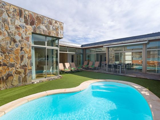Foto 2 de Xalet en venda a calle Escocia de 3 habitacions amb terrassa i piscina