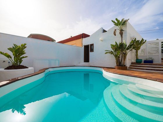 Foto 2 de Xalet en venda a Playa del Hombre - Taliarte - Salinetas de 5 habitacions amb terrassa i piscina