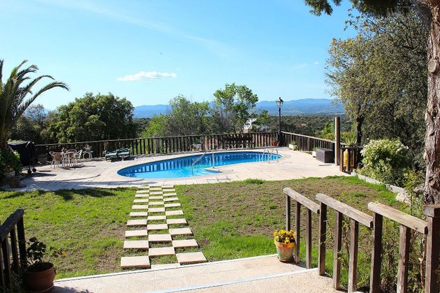 Foto 2 de Chalet en venta en Sevilla la Nueva de 8 habitaciones con terraza y piscina