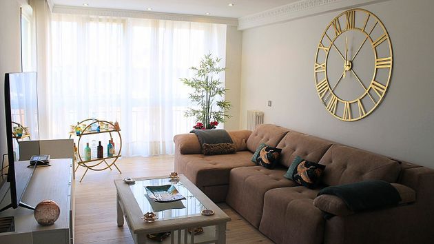 Foto 2 de Piso en venta en Portugalete de 3 habitaciones con terraza y jardín