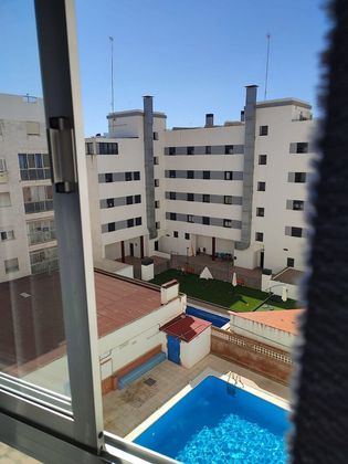 Foto 1 de Venta de piso en Zona Playa de 3 habitaciones con terraza y piscina