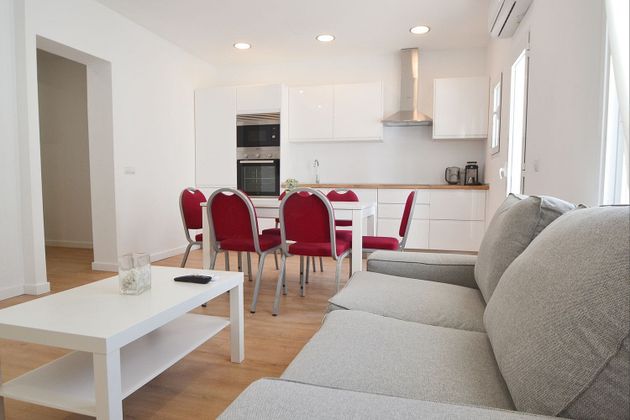 Foto 2 de Alquiler de piso en Arxiduc - Bons Aires de 3 habitaciones con terraza y muebles