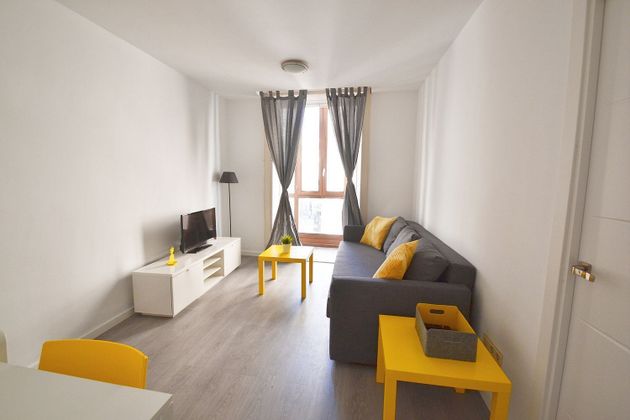 Foto 1 de Alquiler de piso en Sindicat de 2 habitaciones con muebles y aire acondicionado