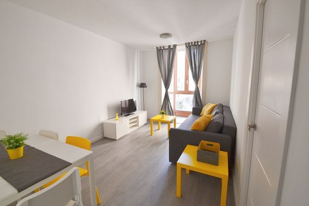Foto 2 de Alquiler de piso en Sindicat de 2 habitaciones con muebles y aire acondicionado
