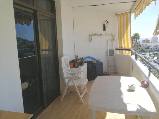Foto 2 de Venta de piso en Los Cristianos - Playa de las Américas de 2 habitaciones con piscina y balcón