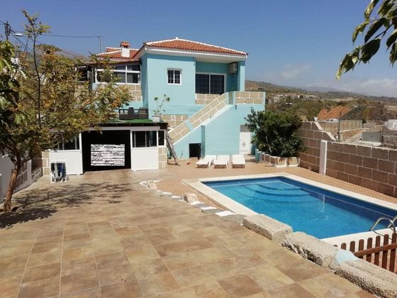 Foto 2 de Venta de casa rural en Granadilla de Abona ciudad de 3 habitaciones con terraza y piscina