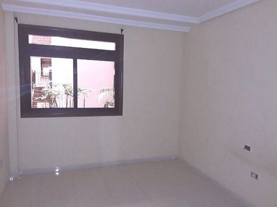 Foto 2 de Piso en venta en San Isidro de 2 habitaciones con garaje y ascensor