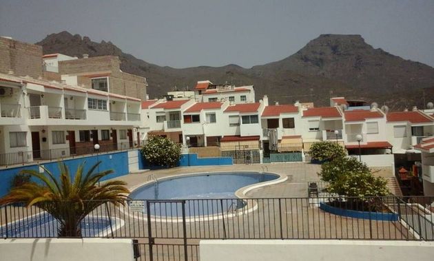 Foto 1 de Venta de dúplex en Adeje ciudad de 3 habitaciones con terraza y piscina