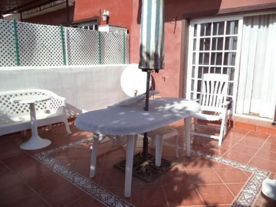 Foto 2 de Venta de casa en Las Chafiras de 3 habitaciones con terraza y piscina