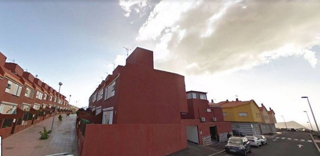 Foto 1 de Casa adossada en venda a Granadilla de Abona ciudad de 4 habitacions amb terrassa i balcó
