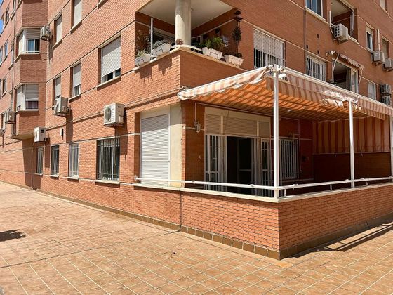 Foto 2 de Venta de piso en Nueva Andalucía de 4 habitaciones con terraza y piscina