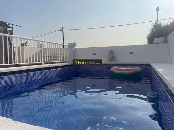 Foto 1 de Xalet en venda a Polígono del Aeropuerto de 3 habitacions amb piscina i garatge