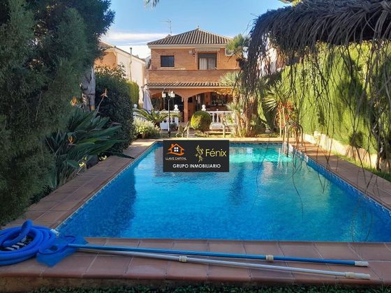 Foto 1 de Venta de casa en El Carmen de 4 habitaciones con terraza y piscina