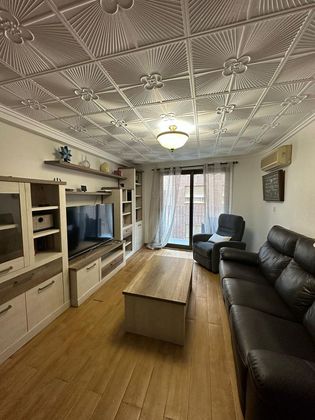 Foto 1 de Alquiler de piso en calle De Tomàs Ortuño de 4 habitaciones con terraza y muebles
