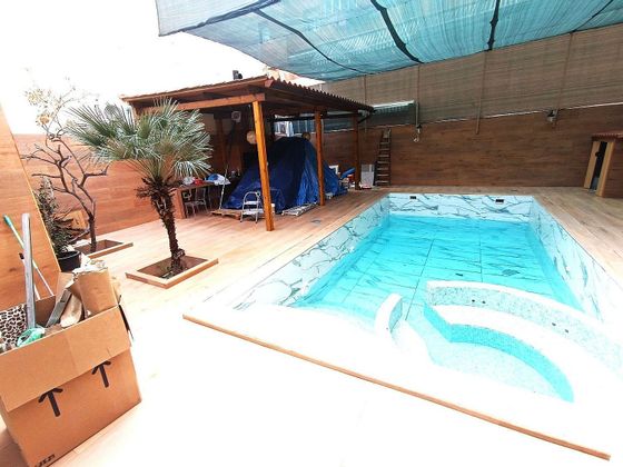 Foto 1 de Casa en venta en Artigas - Llefià de 3 habitaciones con terraza y piscina