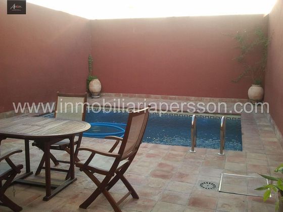 Foto 2 de Casa adossada en venda a Écija de 3 habitacions amb terrassa i piscina
