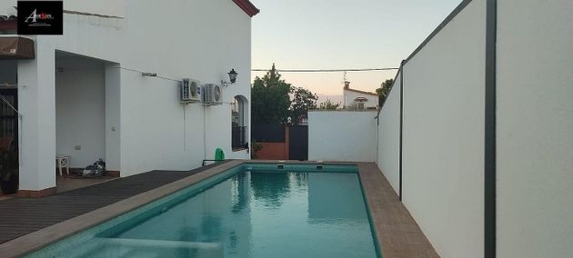 Foto 1 de Chalet en venta en Écija de 3 habitaciones con terraza y piscina