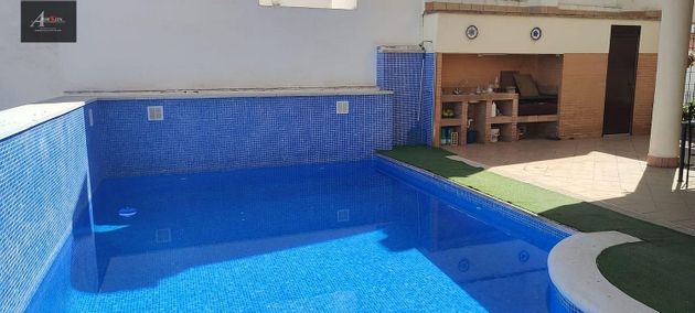 Foto 1 de Chalet en venta en Écija de 7 habitaciones con terraza y piscina