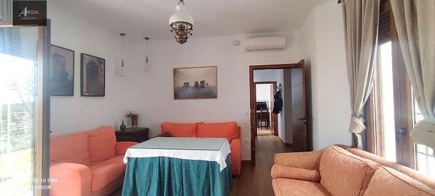 Foto 2 de Chalet en venta en Écija de 4 habitaciones con terraza y aire acondicionado
