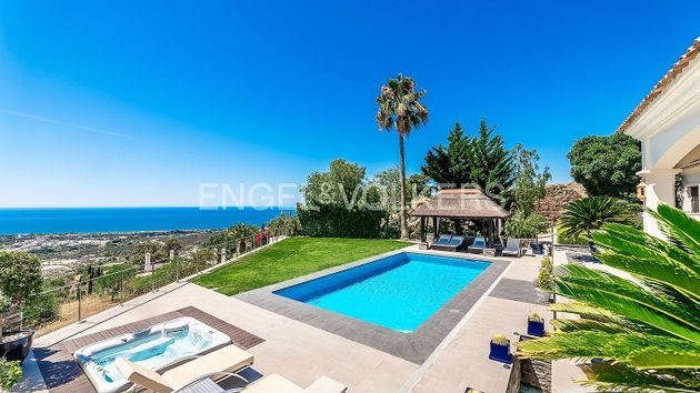 Foto 1 de Xalet en venda a Los Monteros - Bahía de Marbella de 5 habitacions amb terrassa i piscina