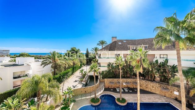 Foto 2 de Ático en venta en Los Monteros - Bahía de Marbella de 2 habitaciones con terraza y piscina
